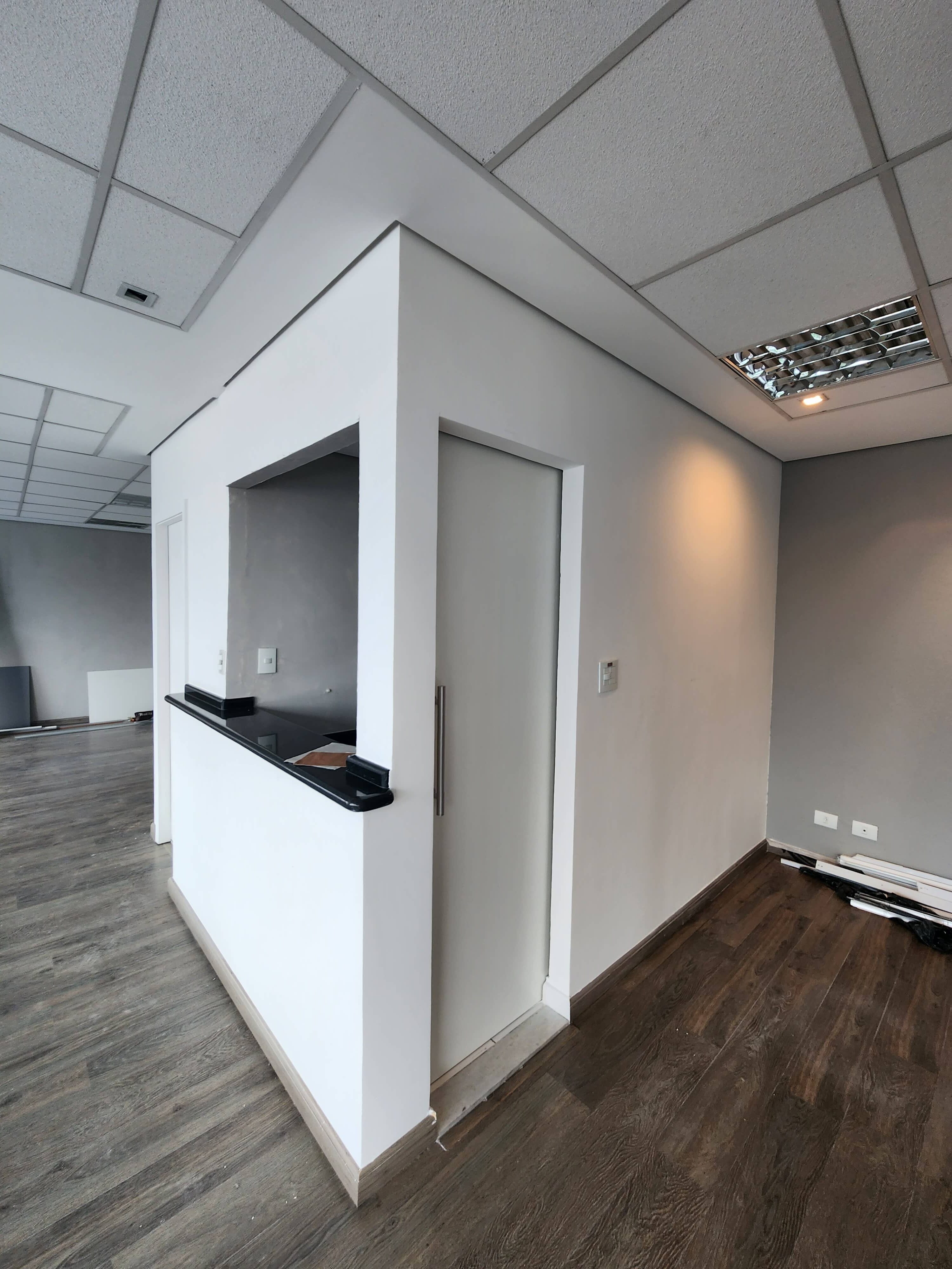 Sala comercial antes